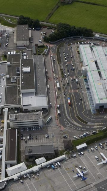 foto aerea del aeropuerto de aberdeen escocia