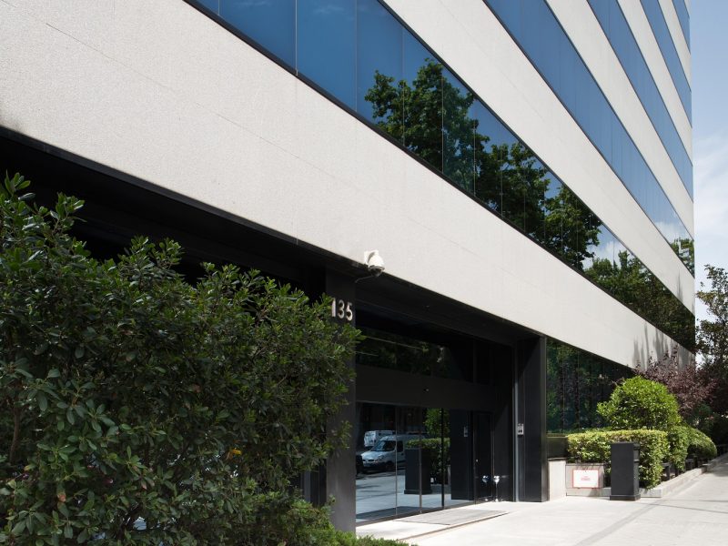 fachada edificio corporativo