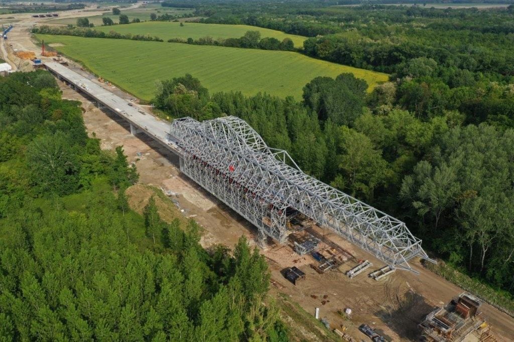 tecpresa postesado en viaductos de cimbra autolanzable carretera D4R7 Eslovaquia rio Danubio