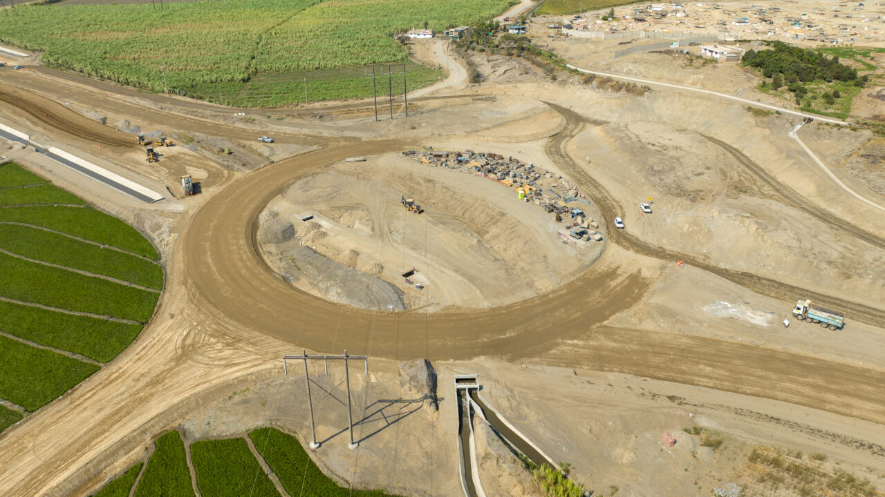 Construccion del proyecto vial Chimbote Peru de Ferrovial