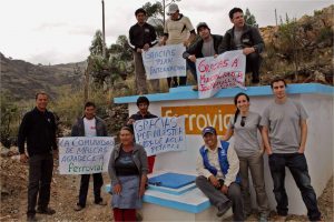 Comunidad de peru agradeciendo a Plan y Ferrovial el proyecto social