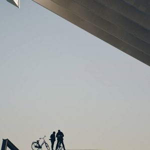Forum de Barcelona vuelan estos ciclistas retratados por @yomarhe