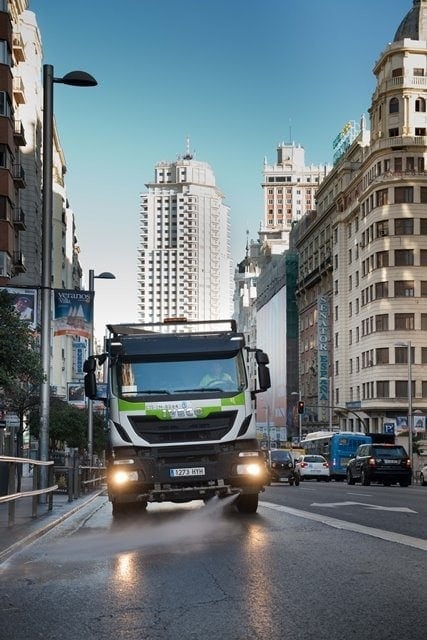 servicio limpieza urbana en Gran Via Madrid