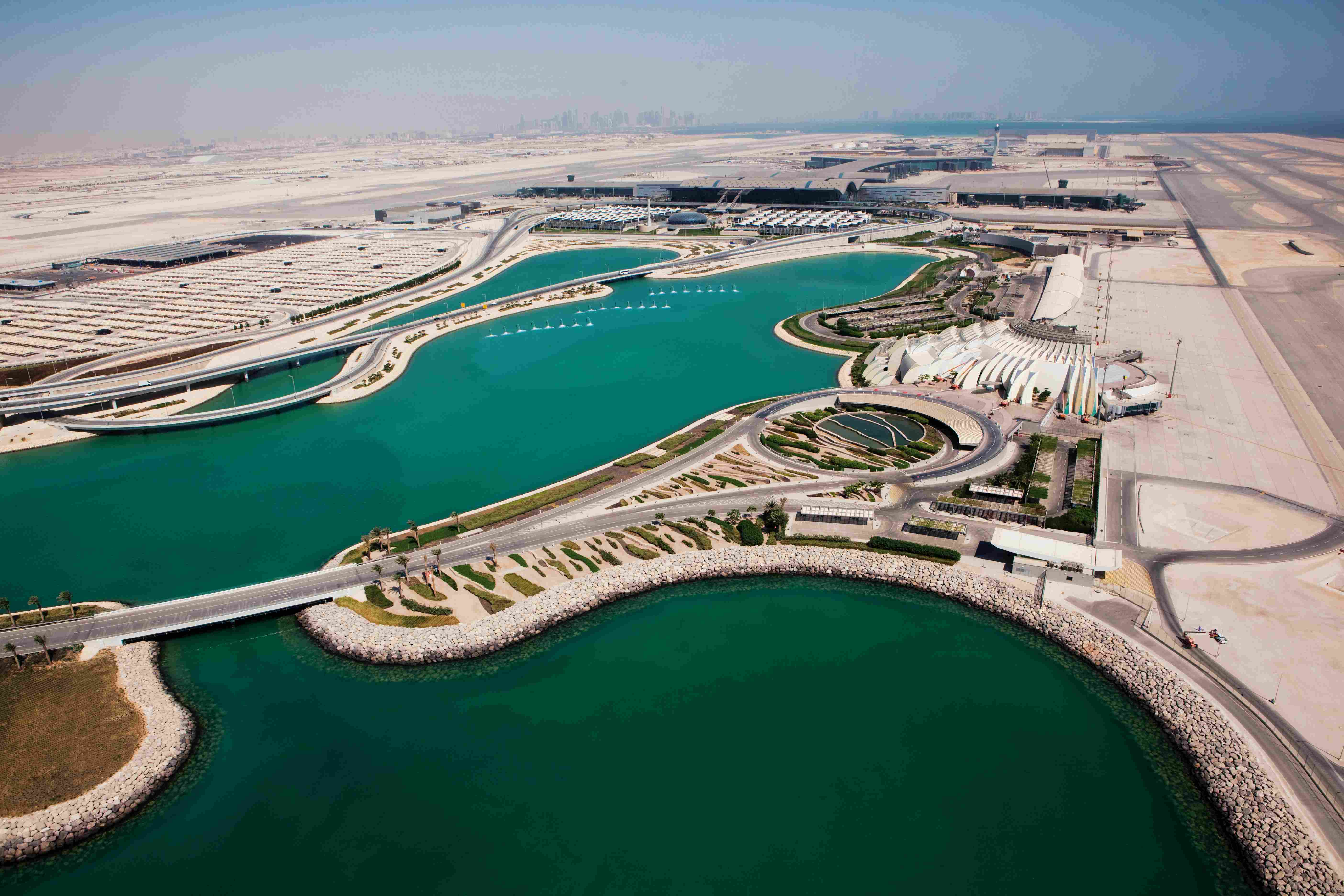 vista aérea aeropuerto internacional hamad, doha qatar