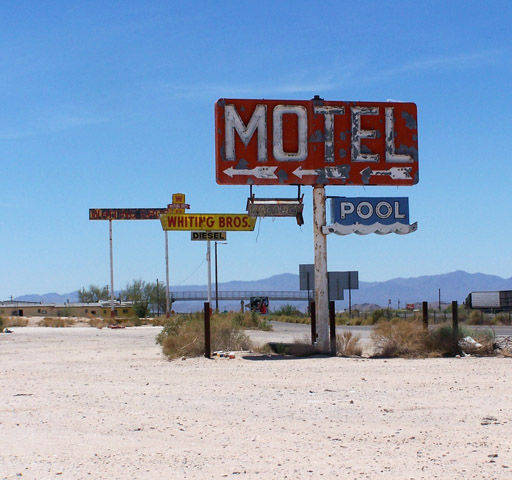 Imagen de la señalización de un motel en la Ruta 66