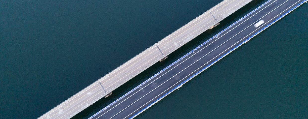 autopistas y carreteras modernas