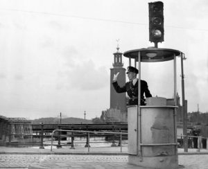 Semáforo eléctrico en las calles de Estocolmo en 1953.
