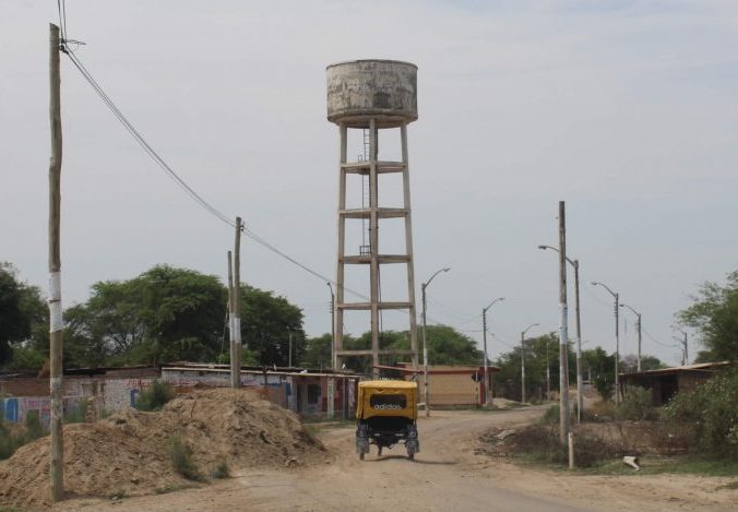 Demolishing a raised tank of Ferrovial’s Programa de Infraestructuras Solidarias