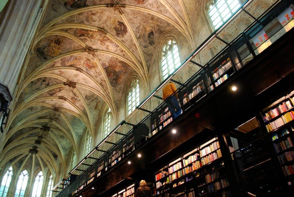Selexyz Dominicanen, en Maastricht, Holanda. Imagen del techo. De iglesia gótica a librería