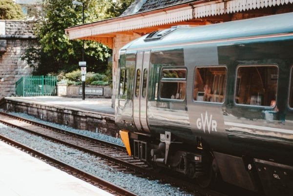 Imagen de un tren parado en una estación