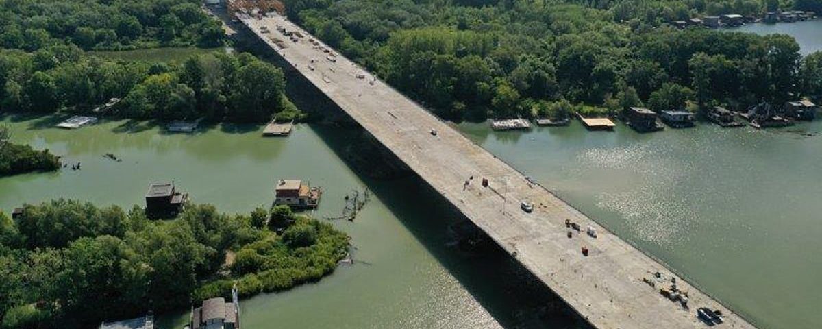 Four Interlinked Bridges over The Danube