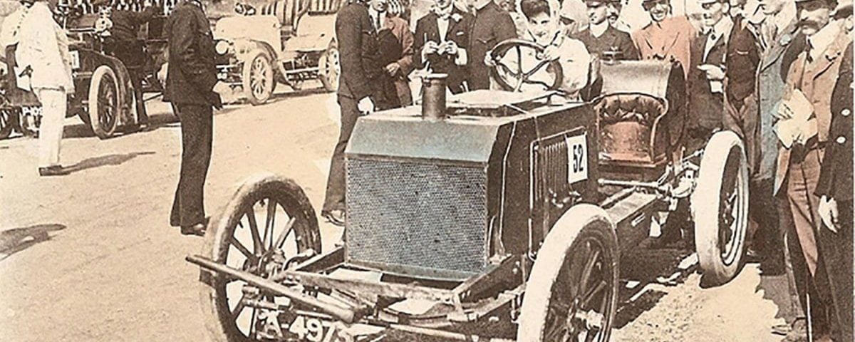 Dorothy Levitt driving a Napier at Brighton