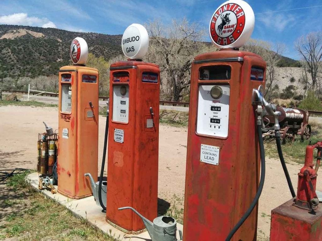 Surtidores antiguos de gasolina con plomo