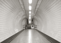 imagen de un pasillo del metro de Londres