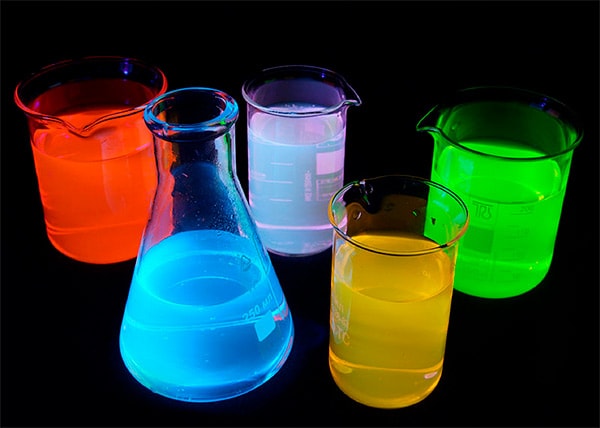 fluorescent daytime dyes