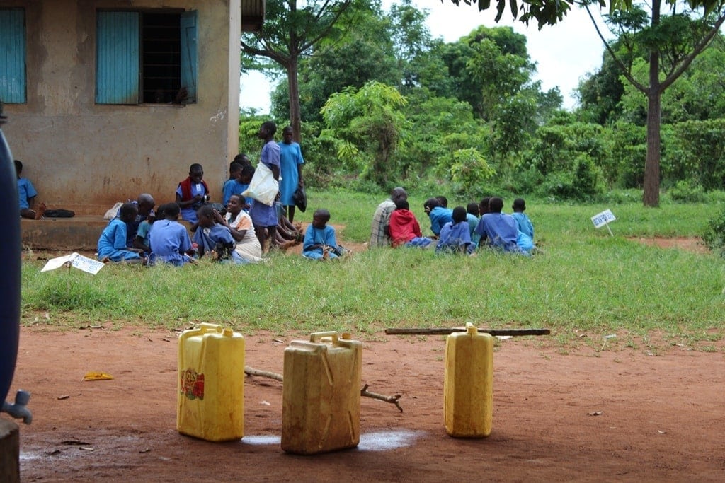 acceso a agua potable en uganda