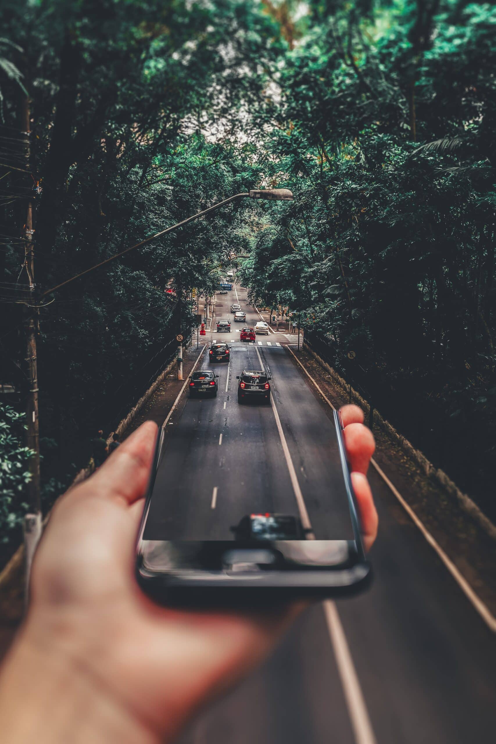 Coches en carretera y tecnologia