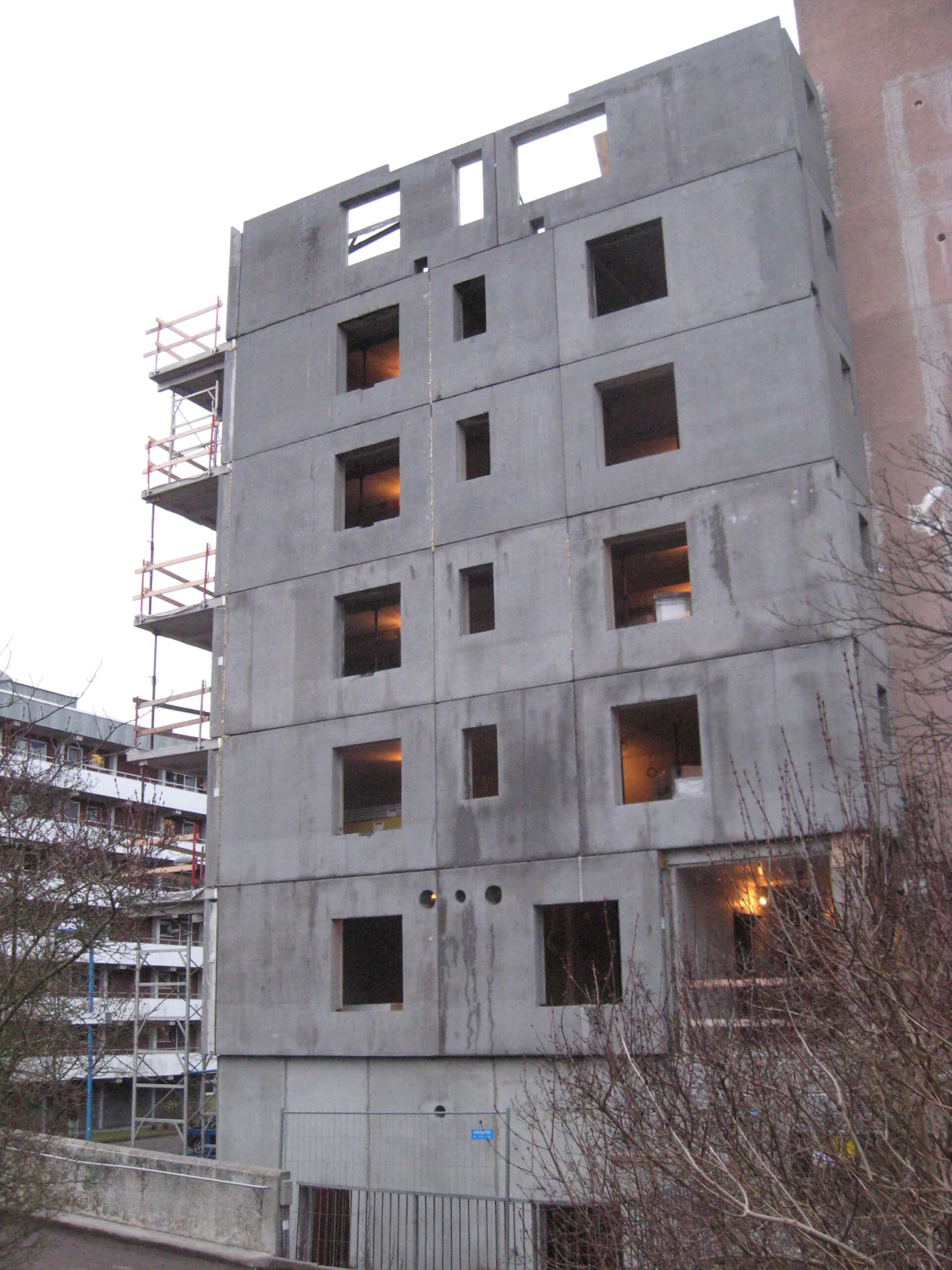 Prefabricated concrete building