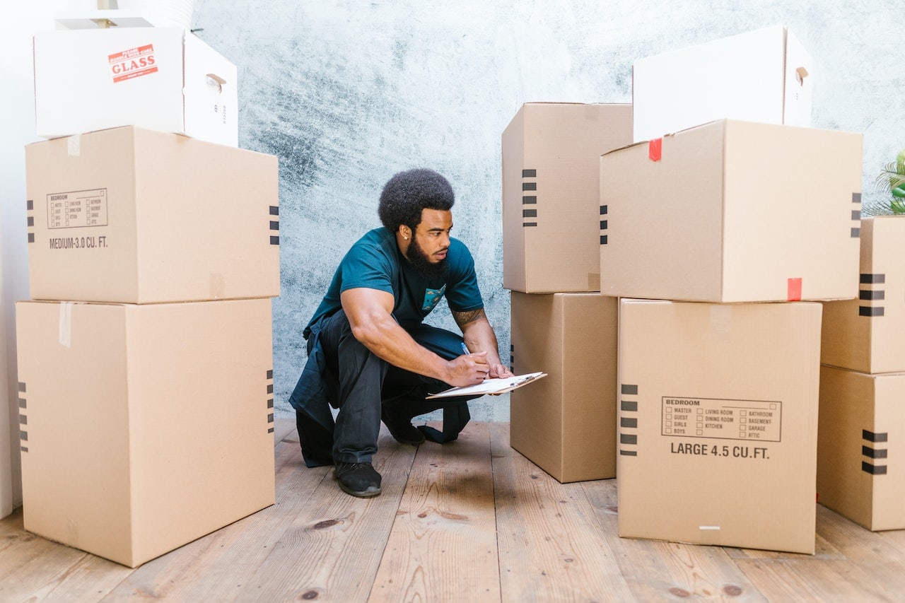  a moving professional organizing boxes for a move