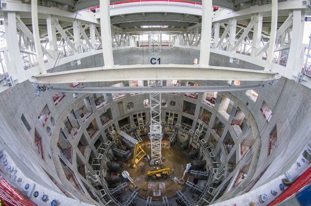 Interior del reactor nuclear de fusión ITER