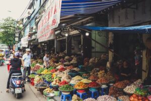 Debes centrarte en la comunidad, los productos y los souvenirs locales.