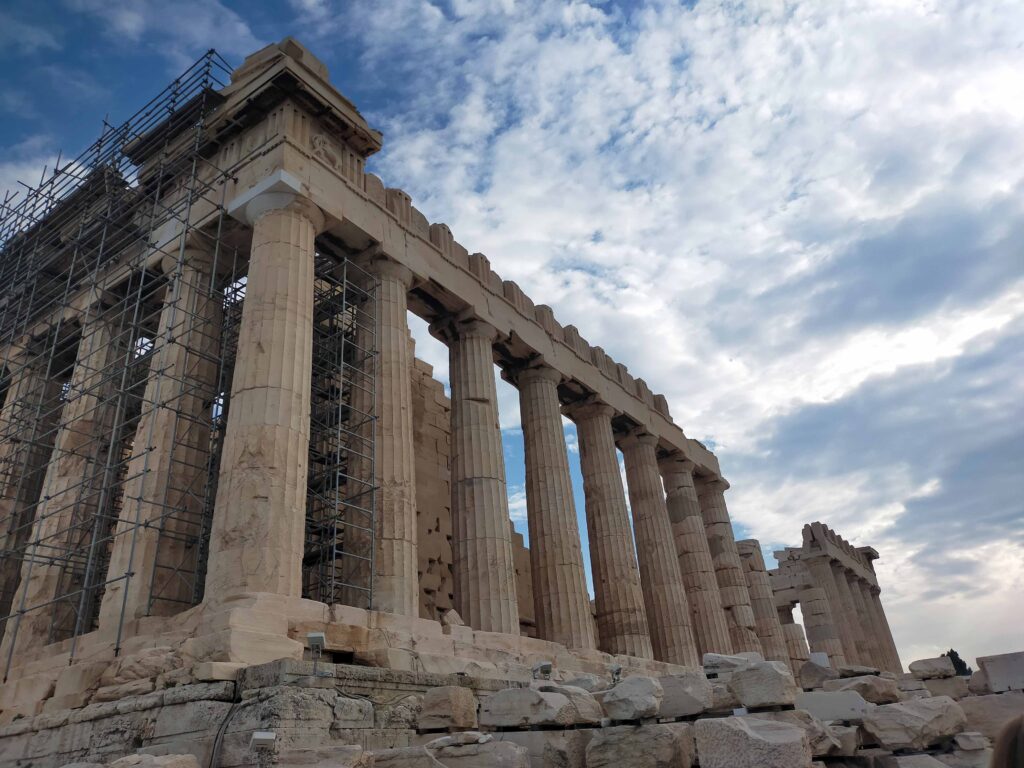 Andamios en el Partenón durante el verano de 2023