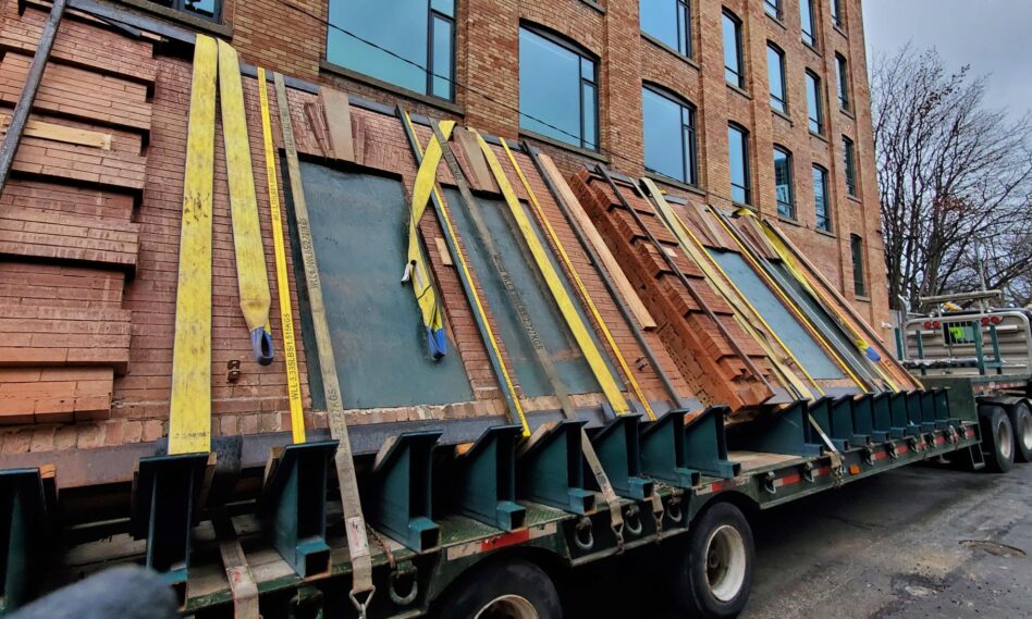 Traslado de bloque de ladrillos de un edificio en Toronto