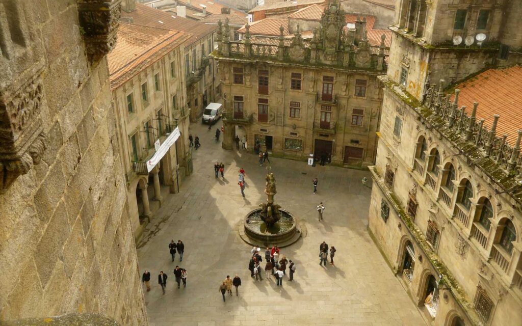 telón barroco de la Casa do Cabildo en la plaza de Platerías, en Santiago de Compostela