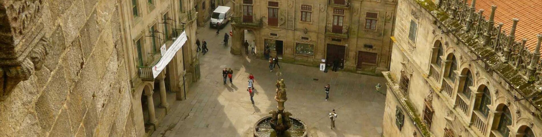 telón barroco de la Casa do Cabildo en la plaza de Platerías, en Santiago de Compostela