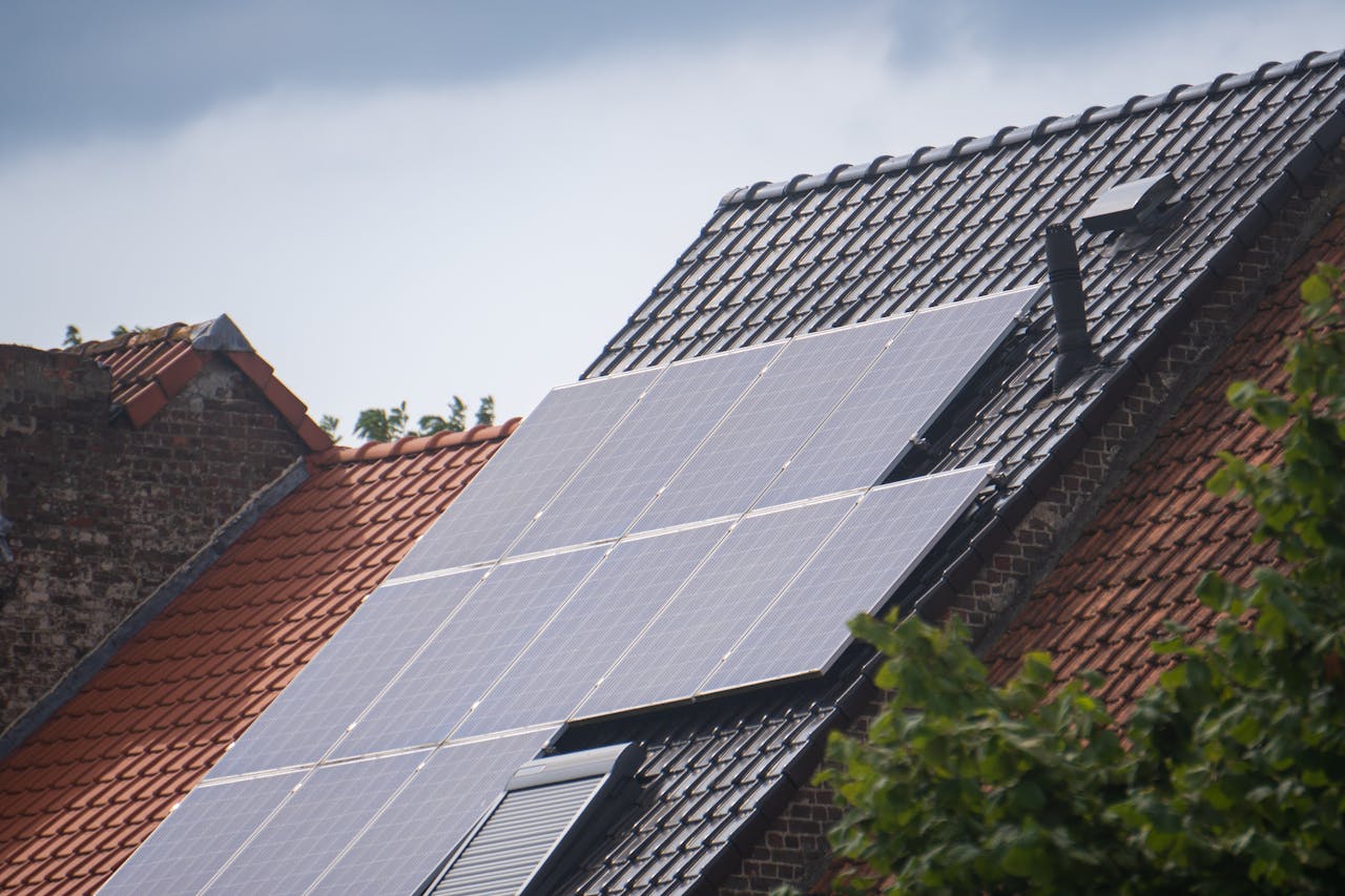 Tejado con paneles solares