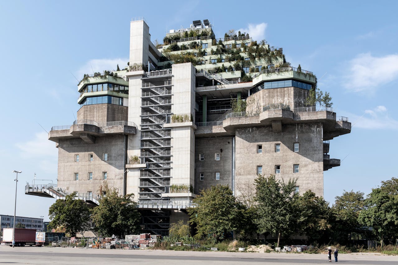 Arquitectura urbana sostenible con tejados verdes en Hamburgo, Alemania