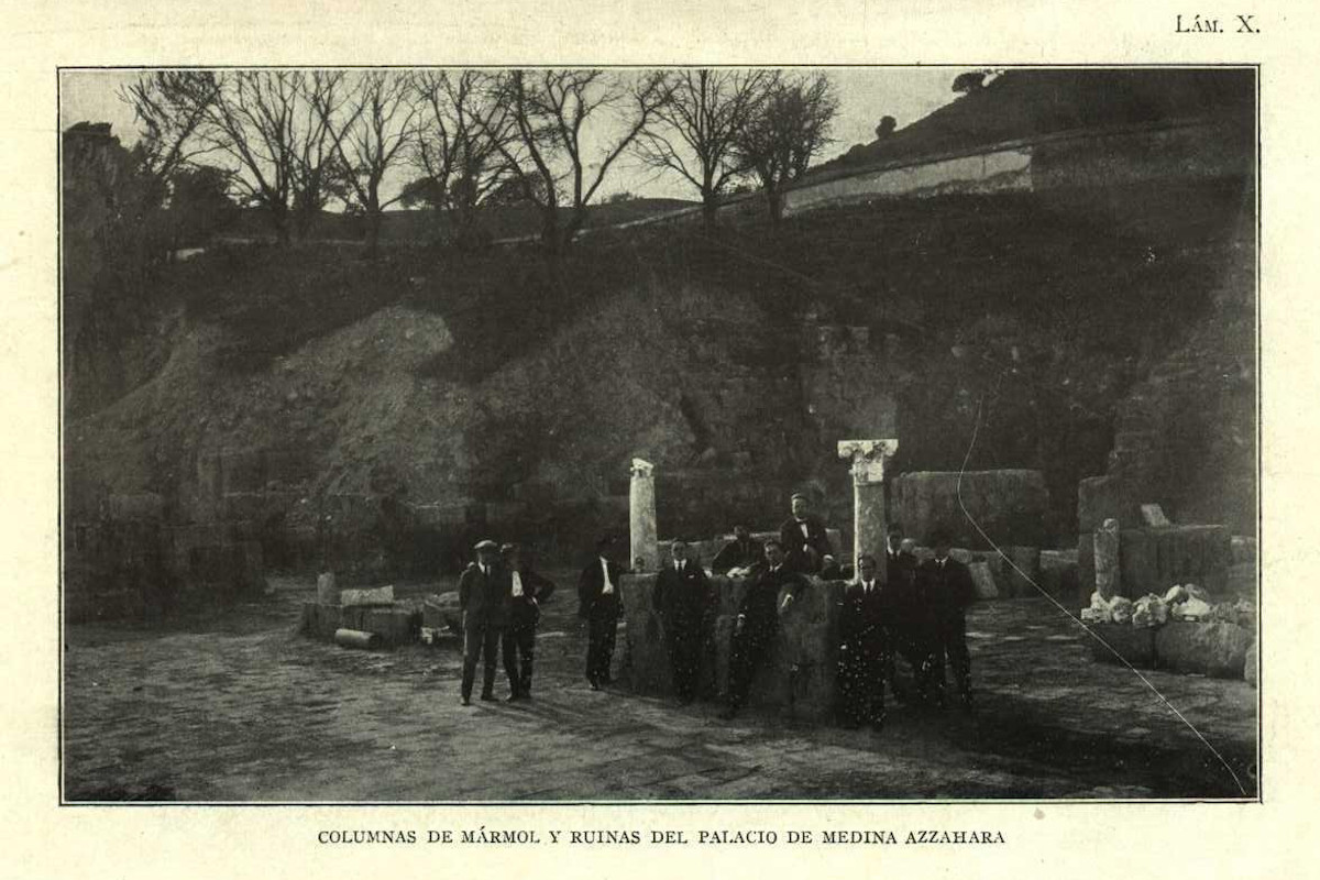 Columnas de mármol de las primeras excavaciones arqueológicas en Medina Azahara