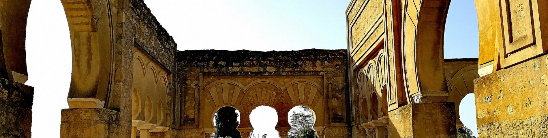 Columnas y arcos de las ruinas de Medina Azahara