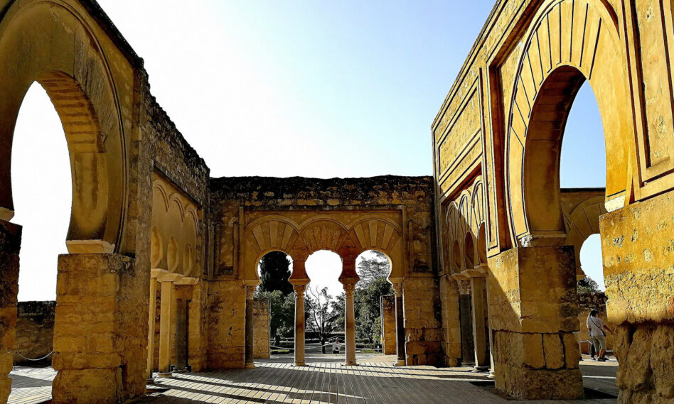 Columnas y arcos de las ruinas de Medina Azahara