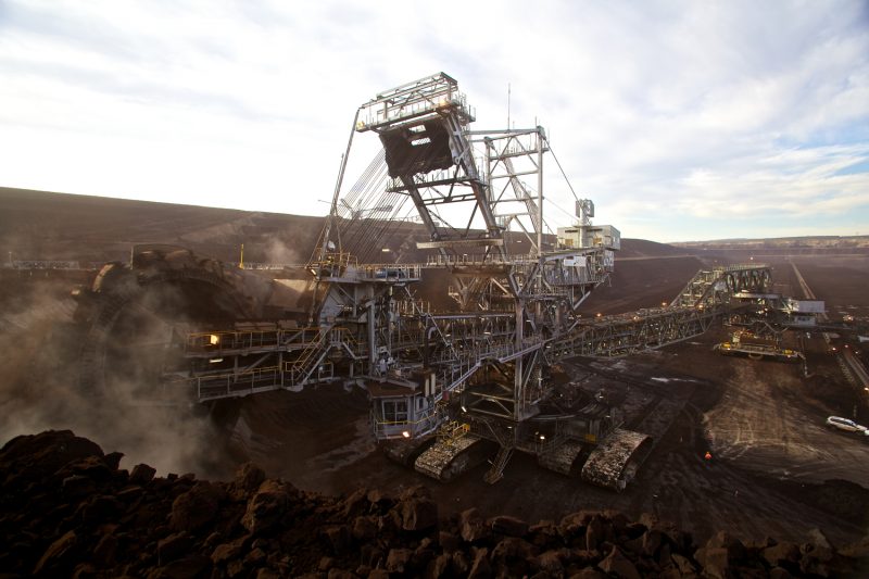 Maquinaria pesada en una mina en Chile