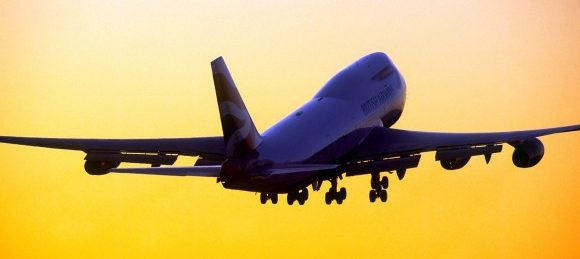 resultados tercer trimestre aeropuerto heathrow, avion puesta de sol