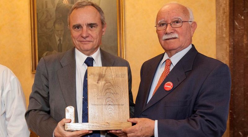 Fundación envera present Ferrovial with award for corporate responsibility