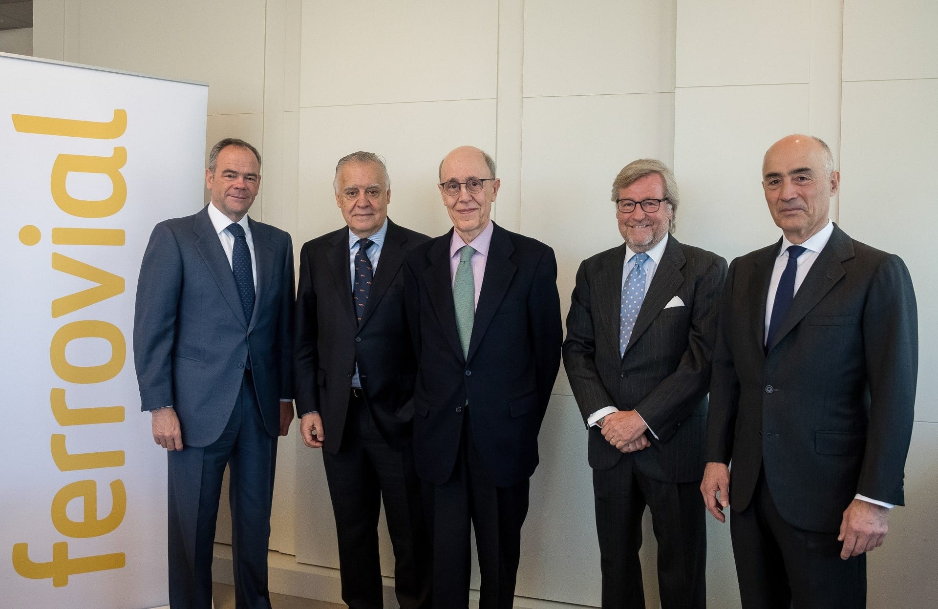 From left to right: Íñigo Meirás, CEO of Ferrovial; Jaime Montalvo, Chairman of Ayuda en Acción; José Luis Leal, Chairman of Acción Contra el Hambre; Benjamín Aparicio, Chairman of World Vision; and Rafael del Pino, Chairman of Ferrovial.