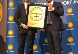 man receives skytrax award