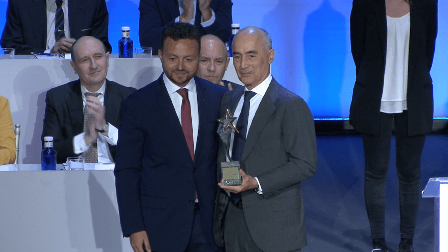 Rafael del Pino recibiendo el premio ASTER a su trayectoria profesional