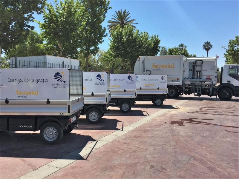  image of the new waste collection trucks from Coria del Rio