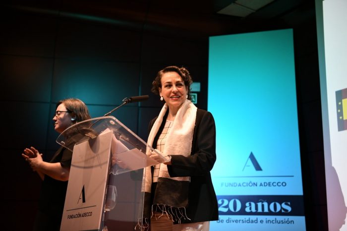 Imagen de la ministra Magdalena Valerio durante su ponencia en #CEOPorLaDiversidad