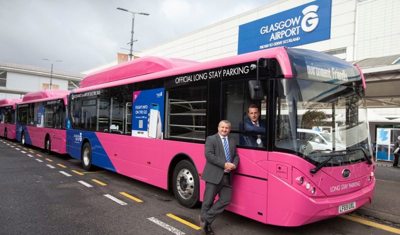 Imagen de uno de los autobuses electricos que operararn en el aeropuerto de Glasgow