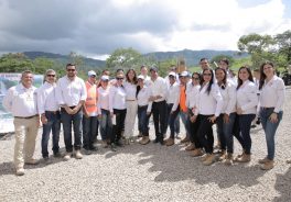 Imagen de grupo de la visita de la vicepresidenta de Colombia a la ruta del cacao