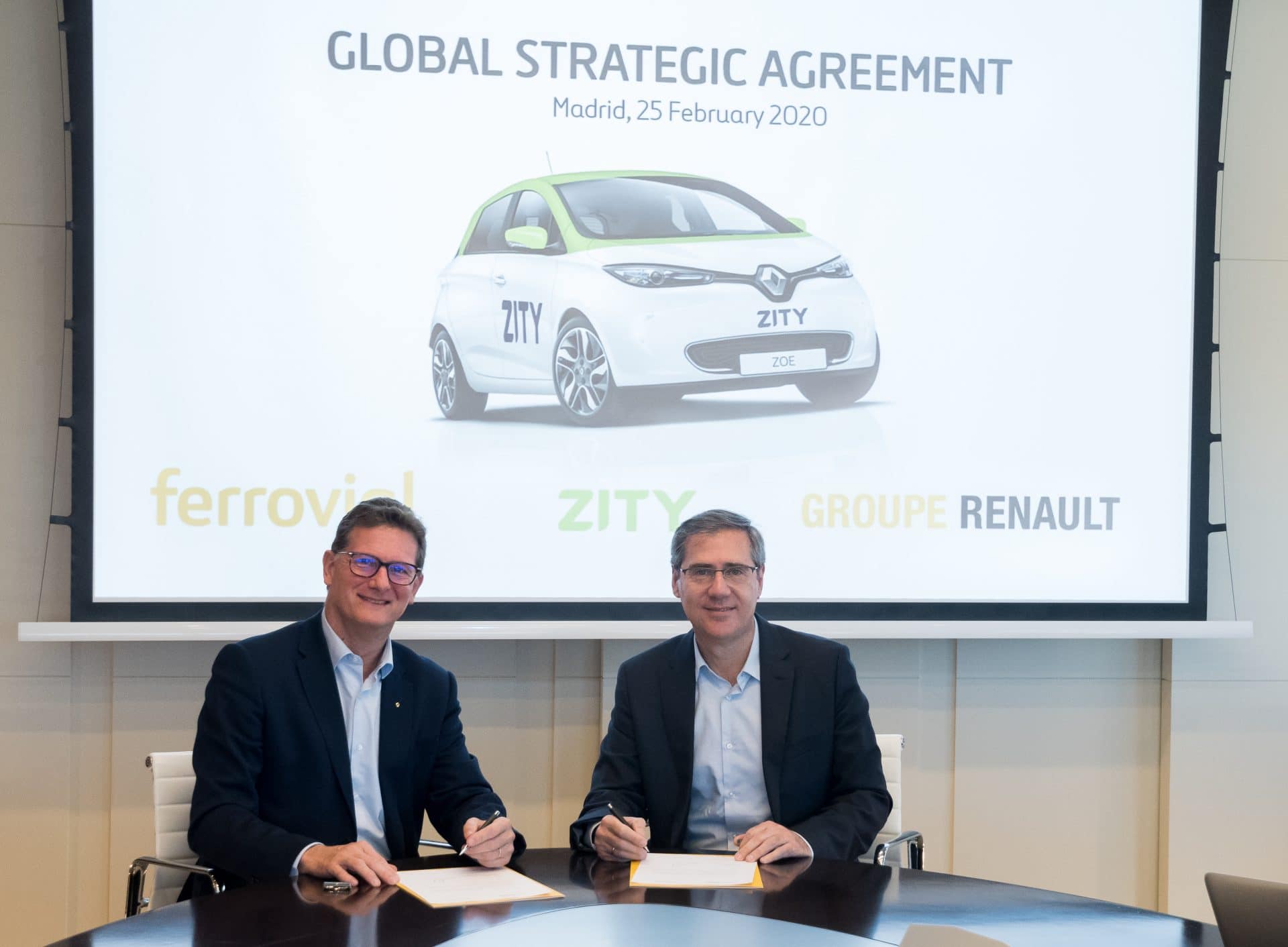 Firma alianza estratégica de Renault y Ferrovial para lanzar Zity en París