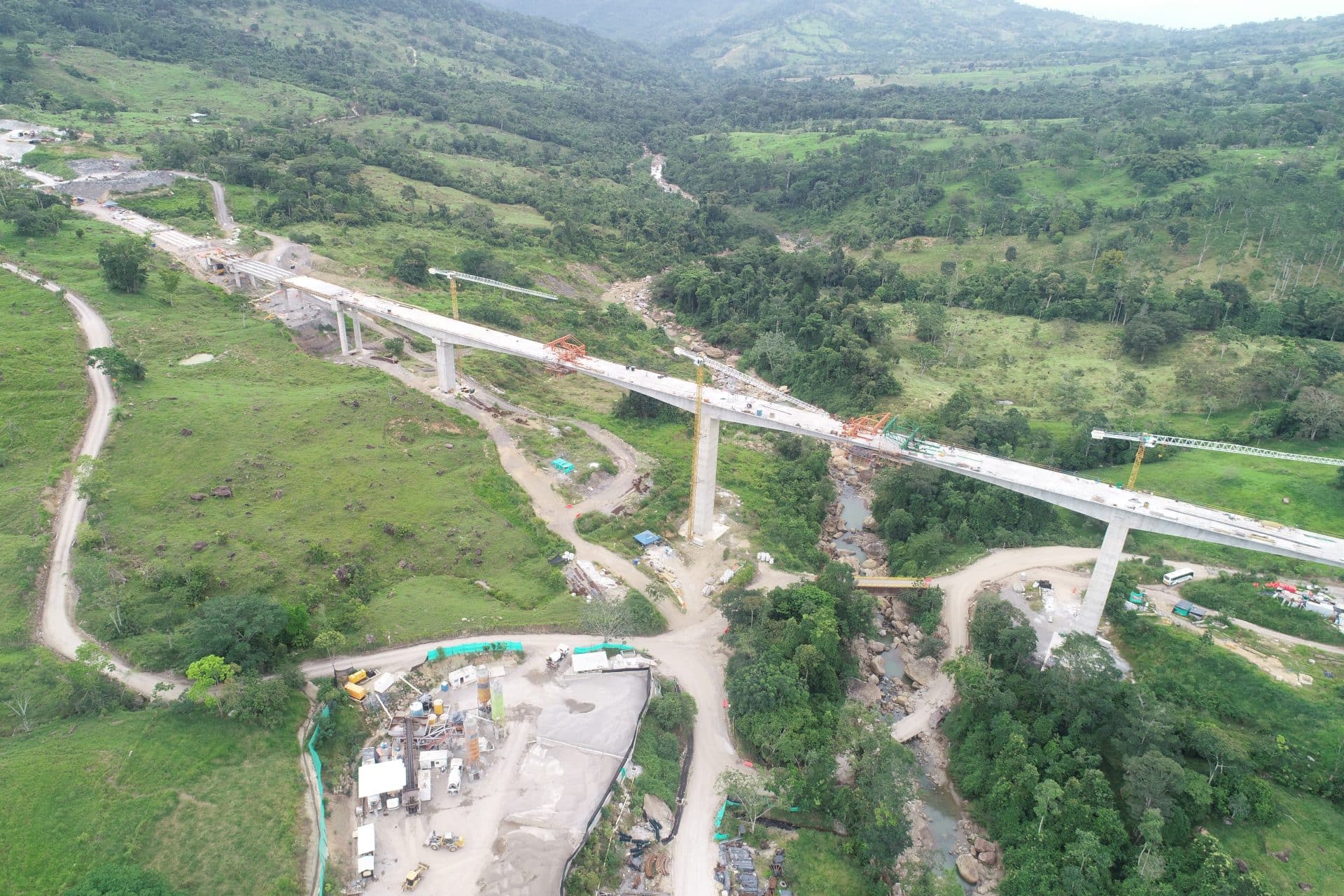 Ruta Cacao Colombia obras dovelas viaducto rio sucio
