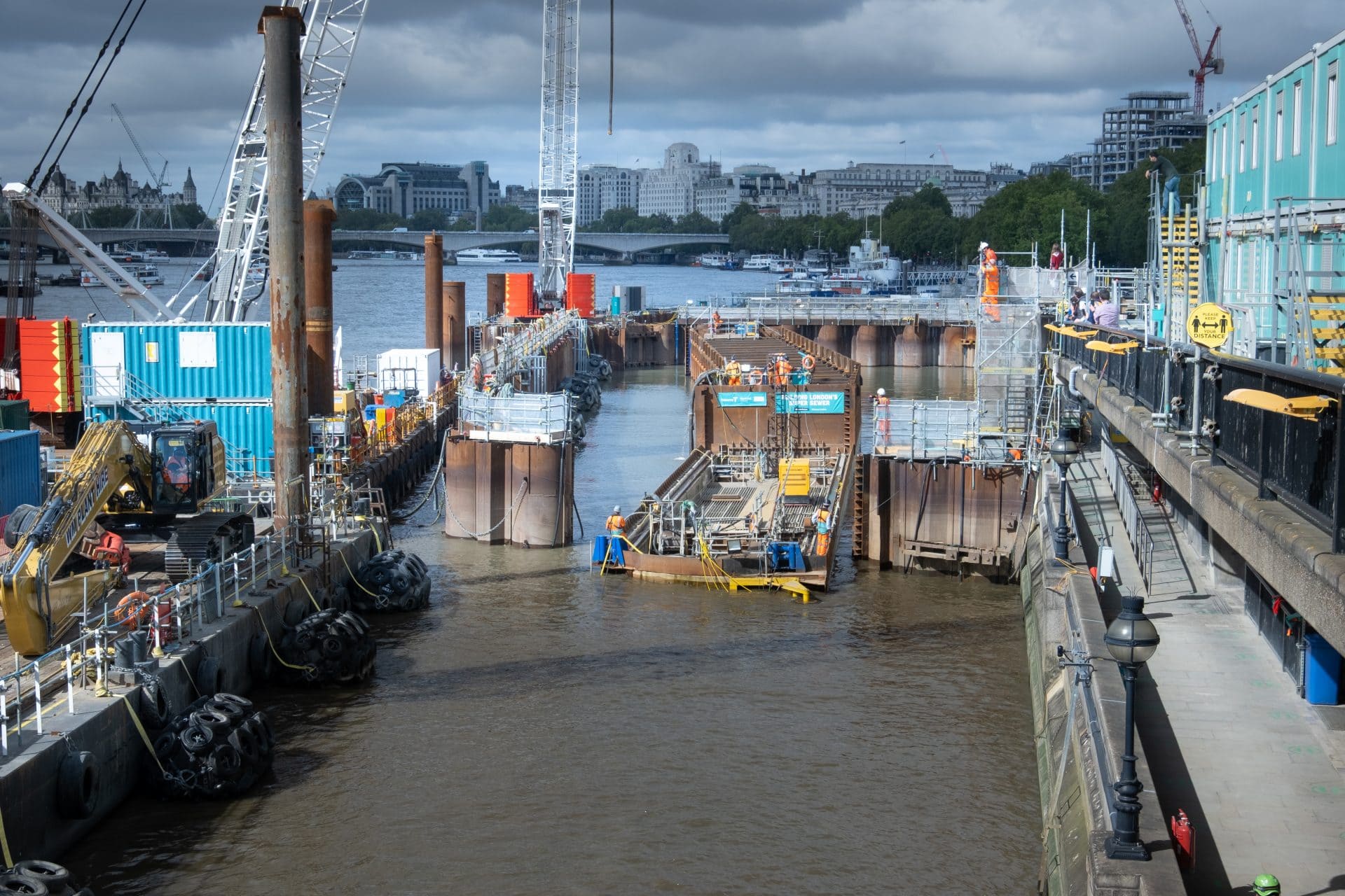 Sewer segment weighing 3,700 tonnes floated into place at Blackfriars