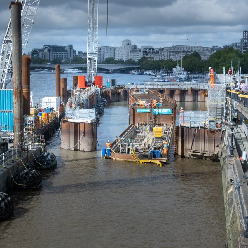 Sewer segment weighing 3,700 tonnes floated into place at Blackfriars