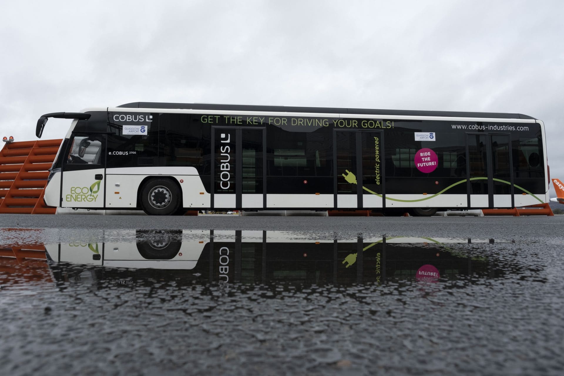 Glasgow Airport zero-emission bus